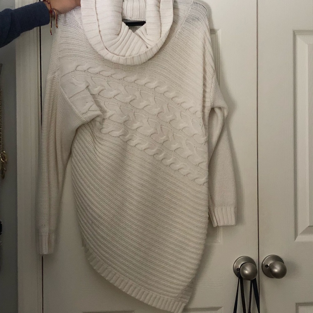 New York and company white turtleneck sweater